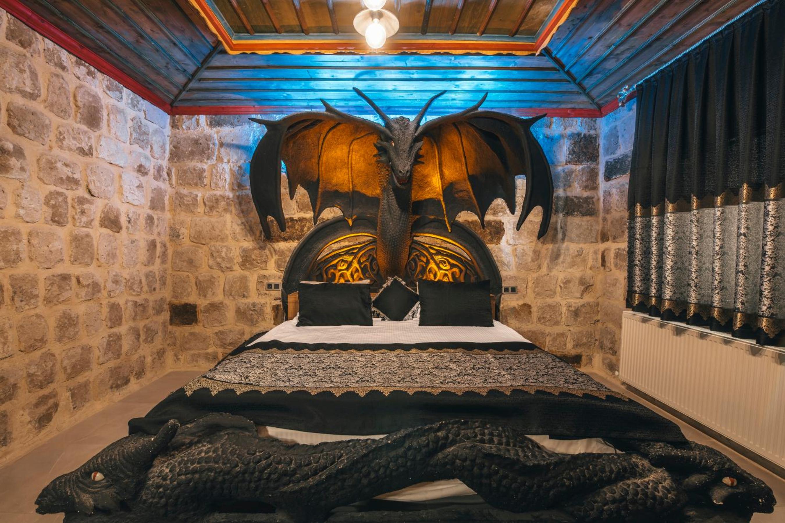 Kayatas Cave Suites - Image 172