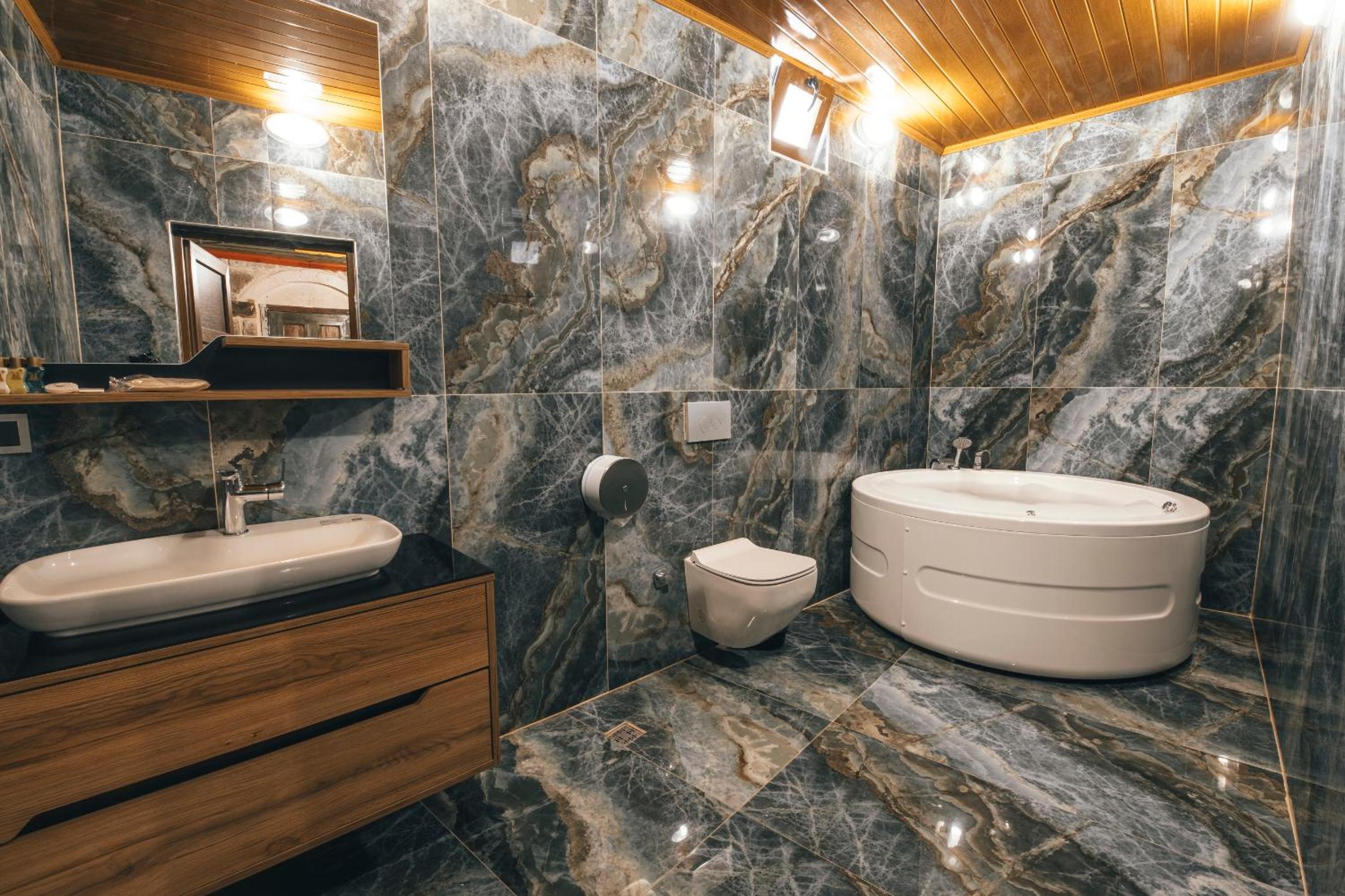 Kayatas Cave Suites - Image 171