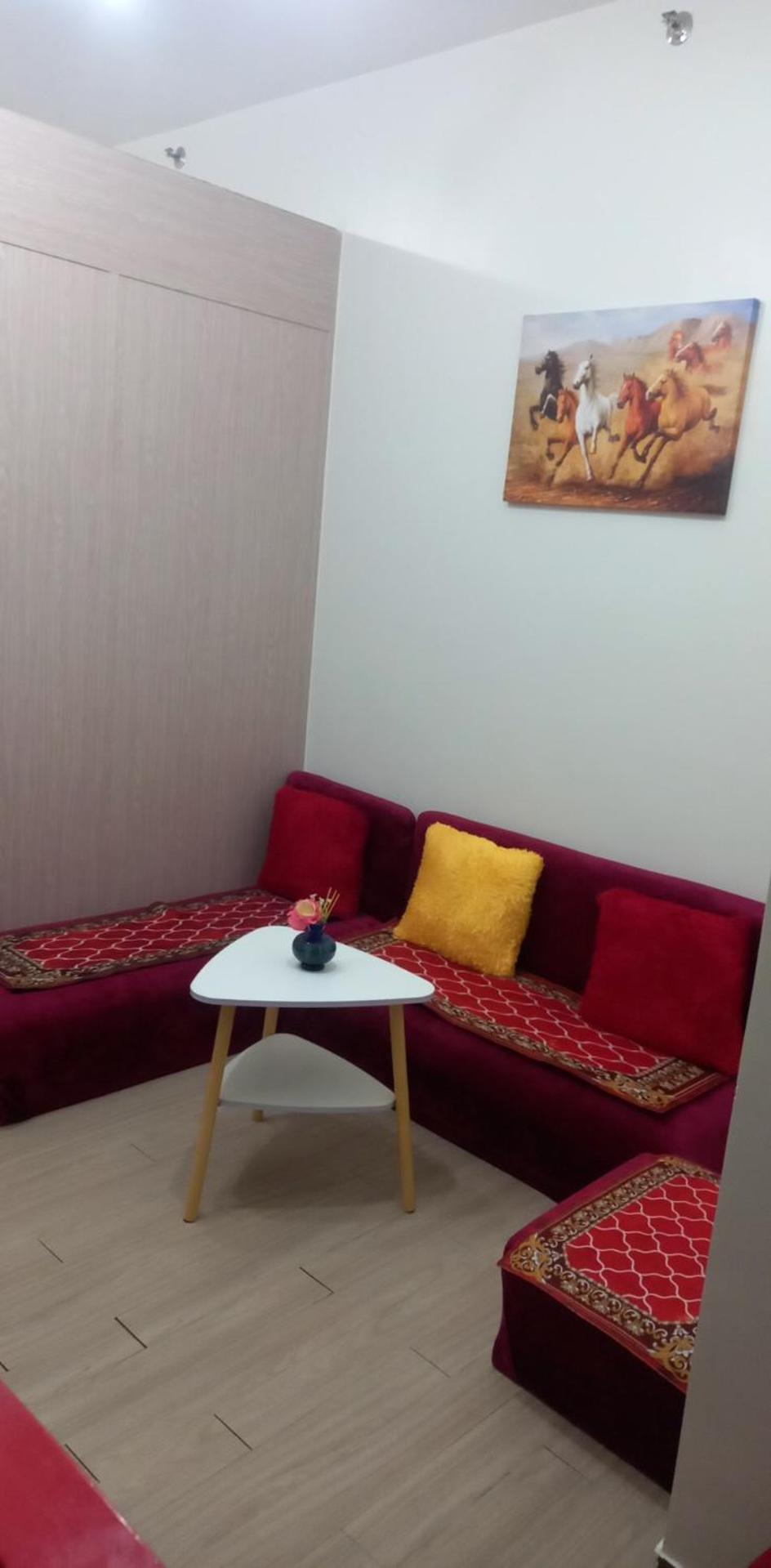 Comfy 1 Bedroom with Netflix & Free Wifi - Trees Residences Condominium