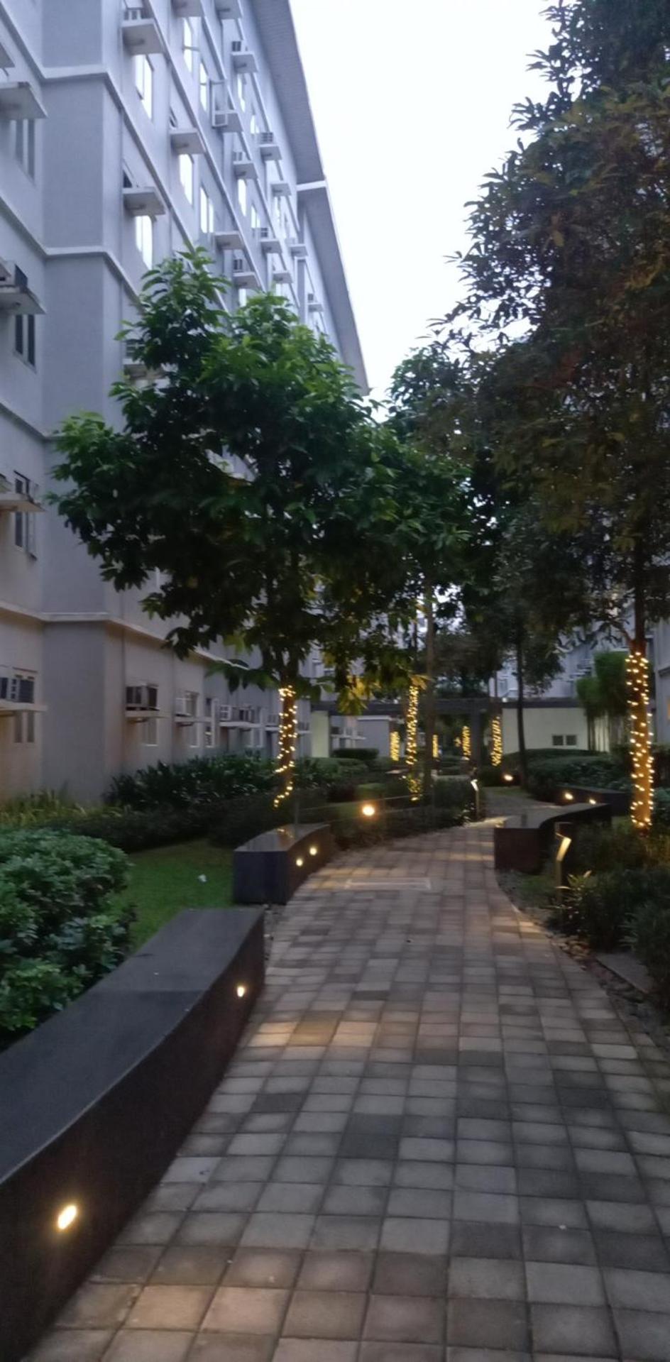 Comfy 1 Bedroom with Netflix & Free Wifi - Trees Residences Condominium