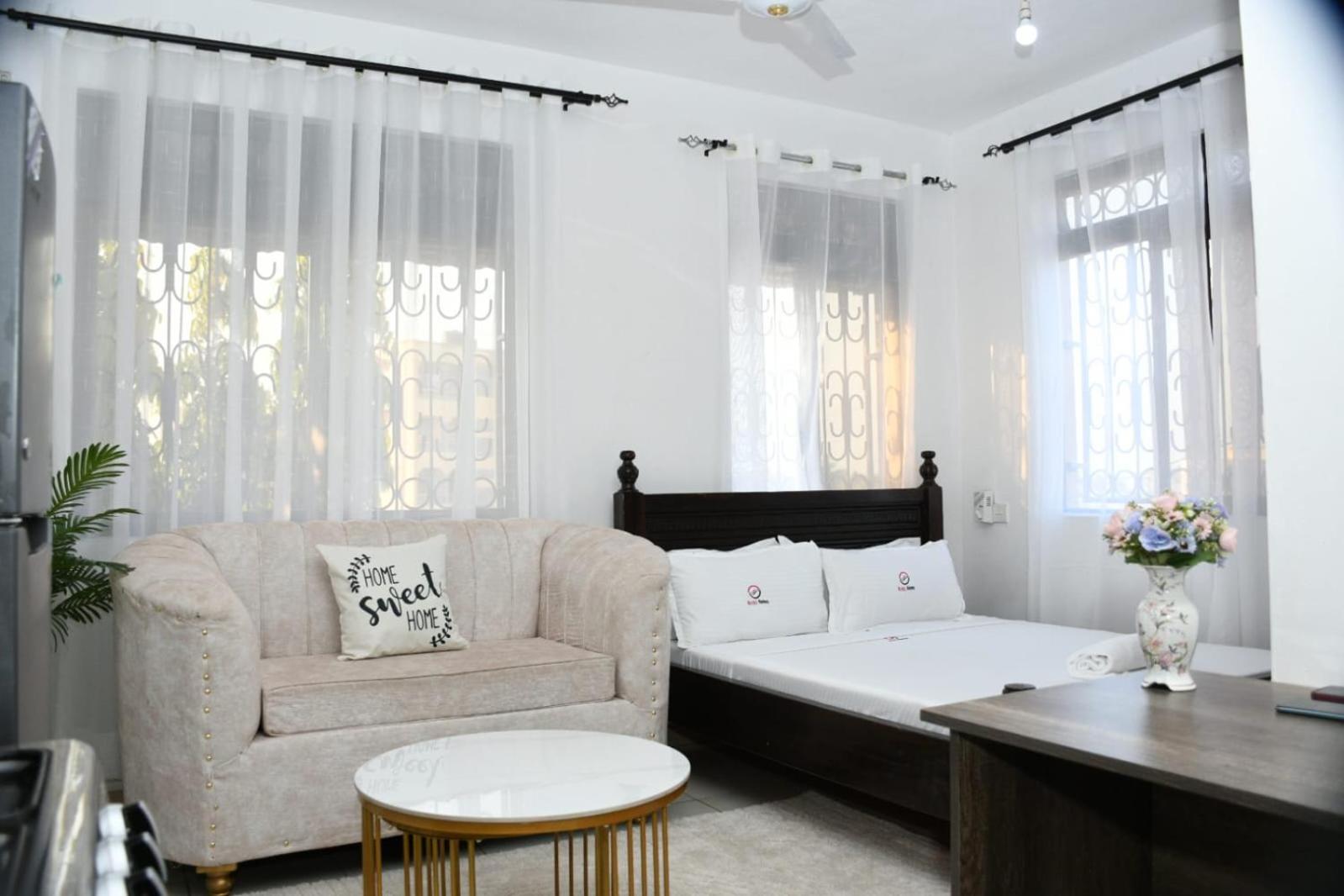 cosy studio near oshwal 3A view 5