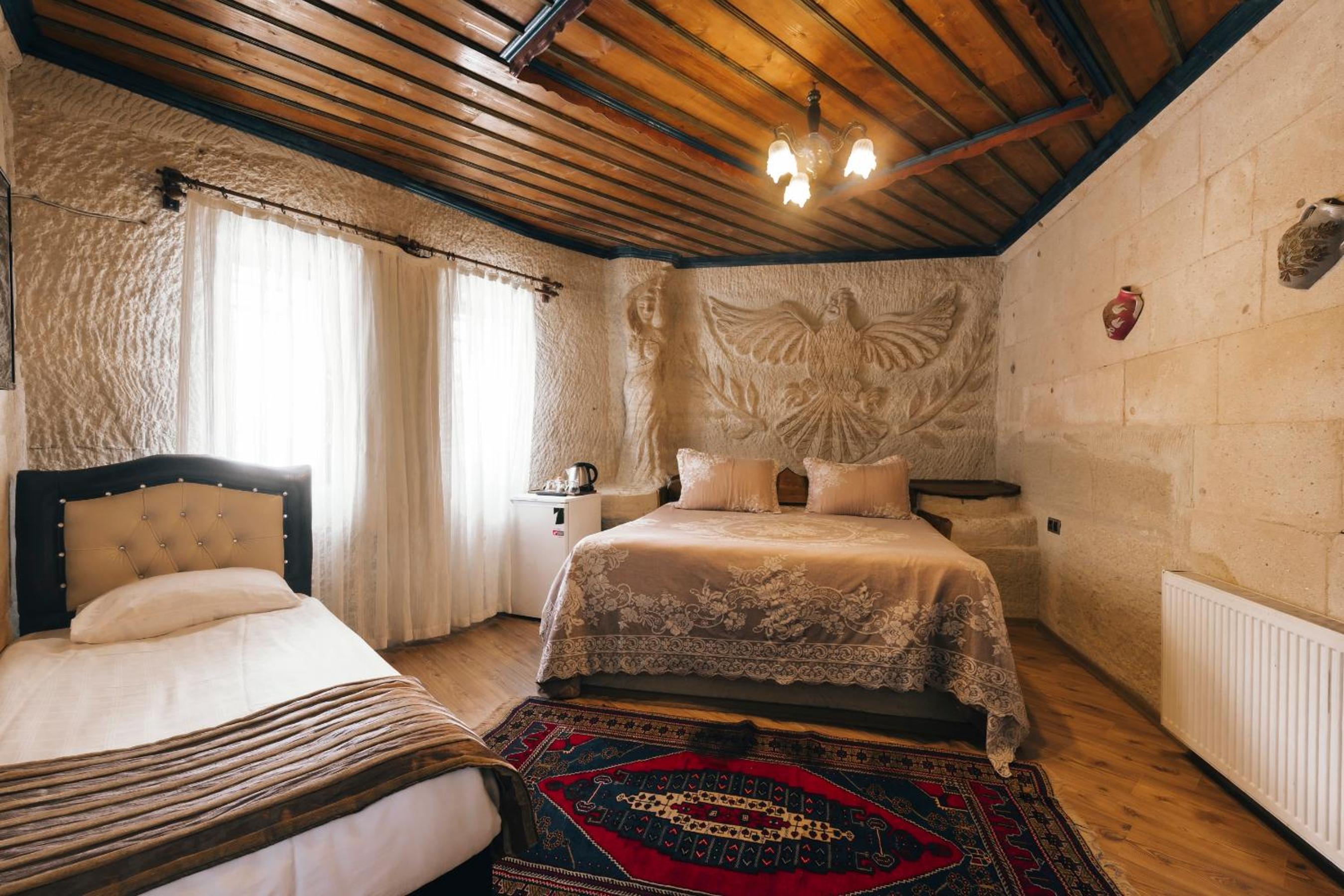 Kayatas Cave Suites - Image 11