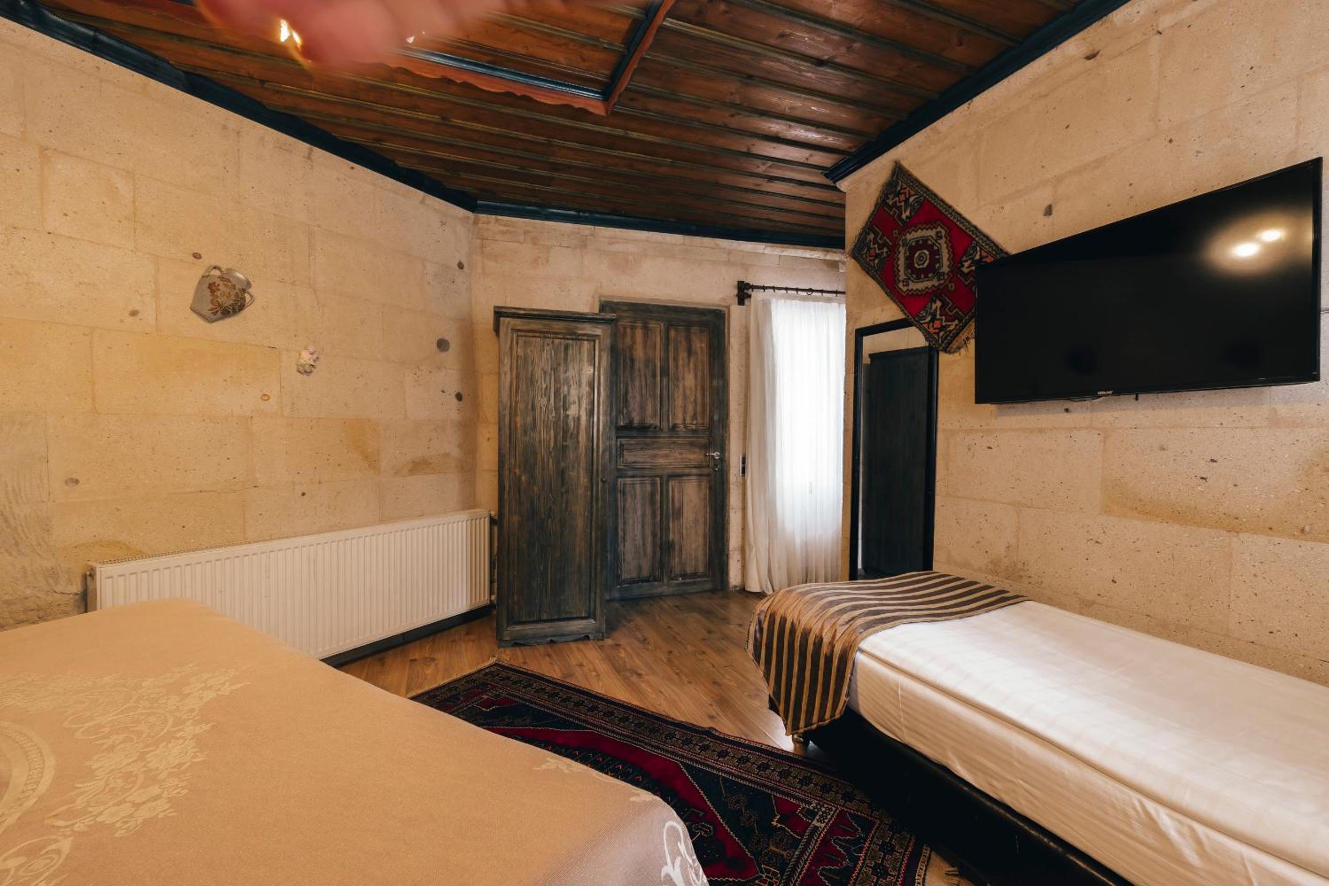 Kayatas Cave Suites - Image 67