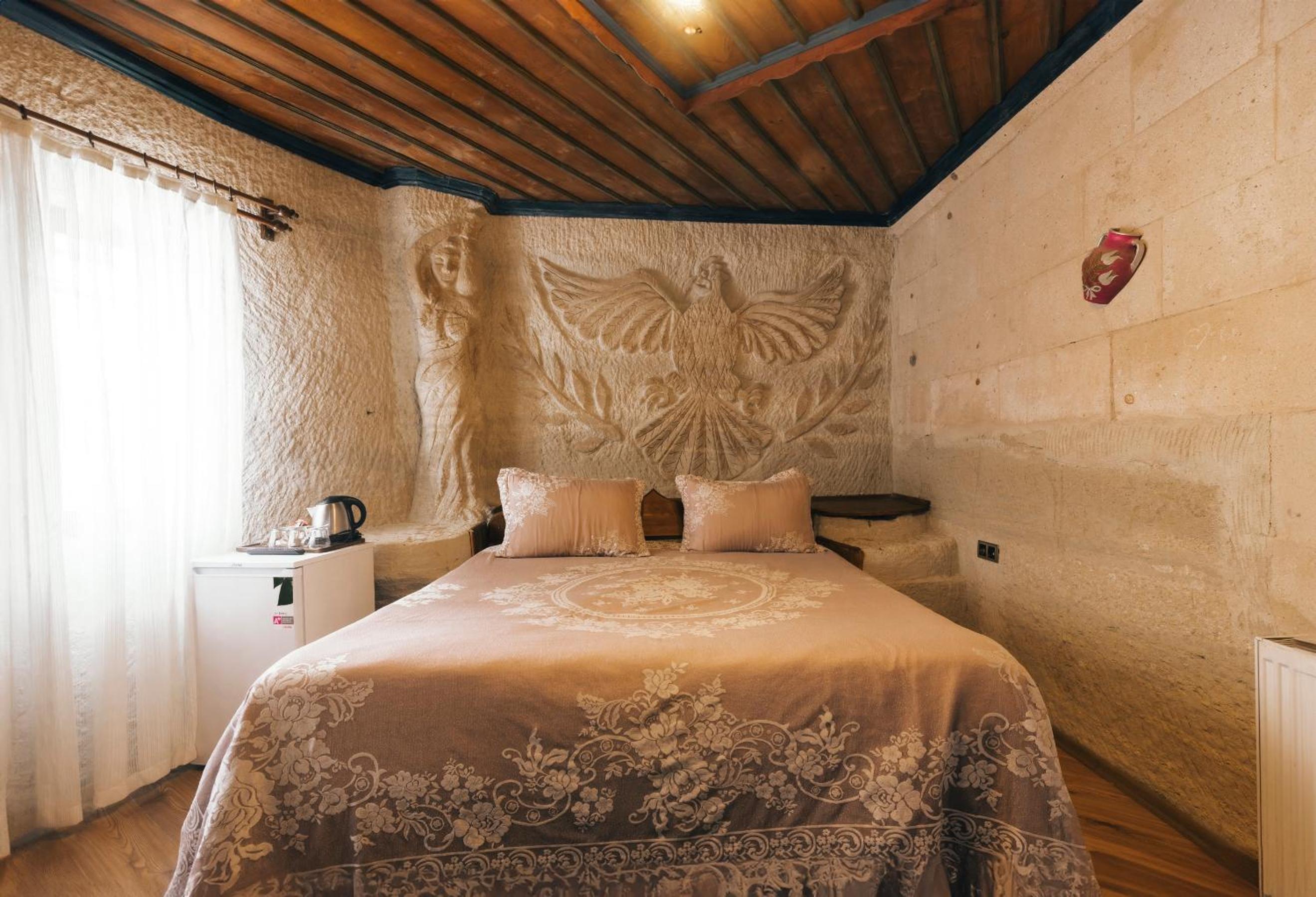 Kayatas Cave Suites - Image 10