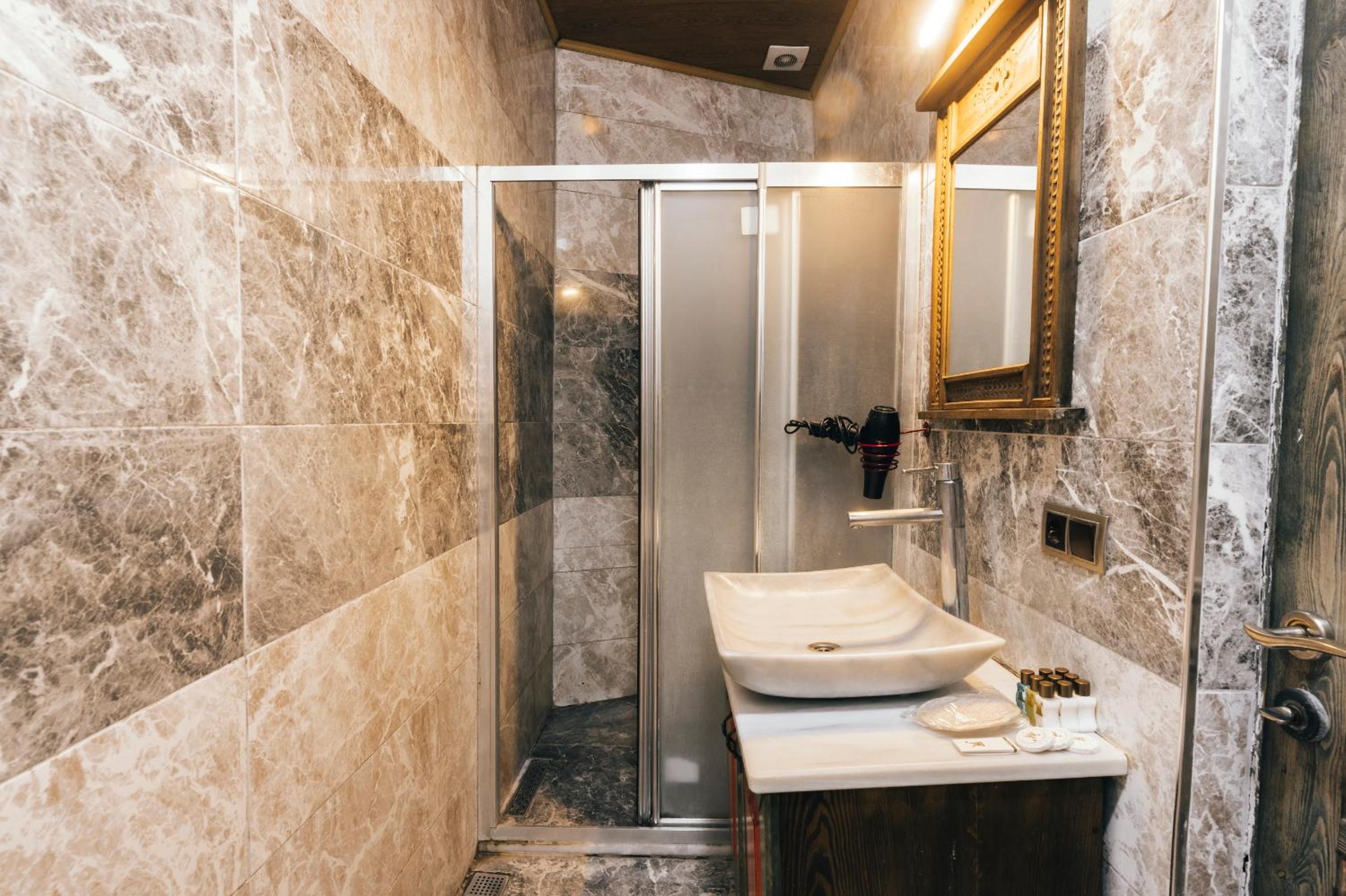 Kayatas Cave Suites - Image 70