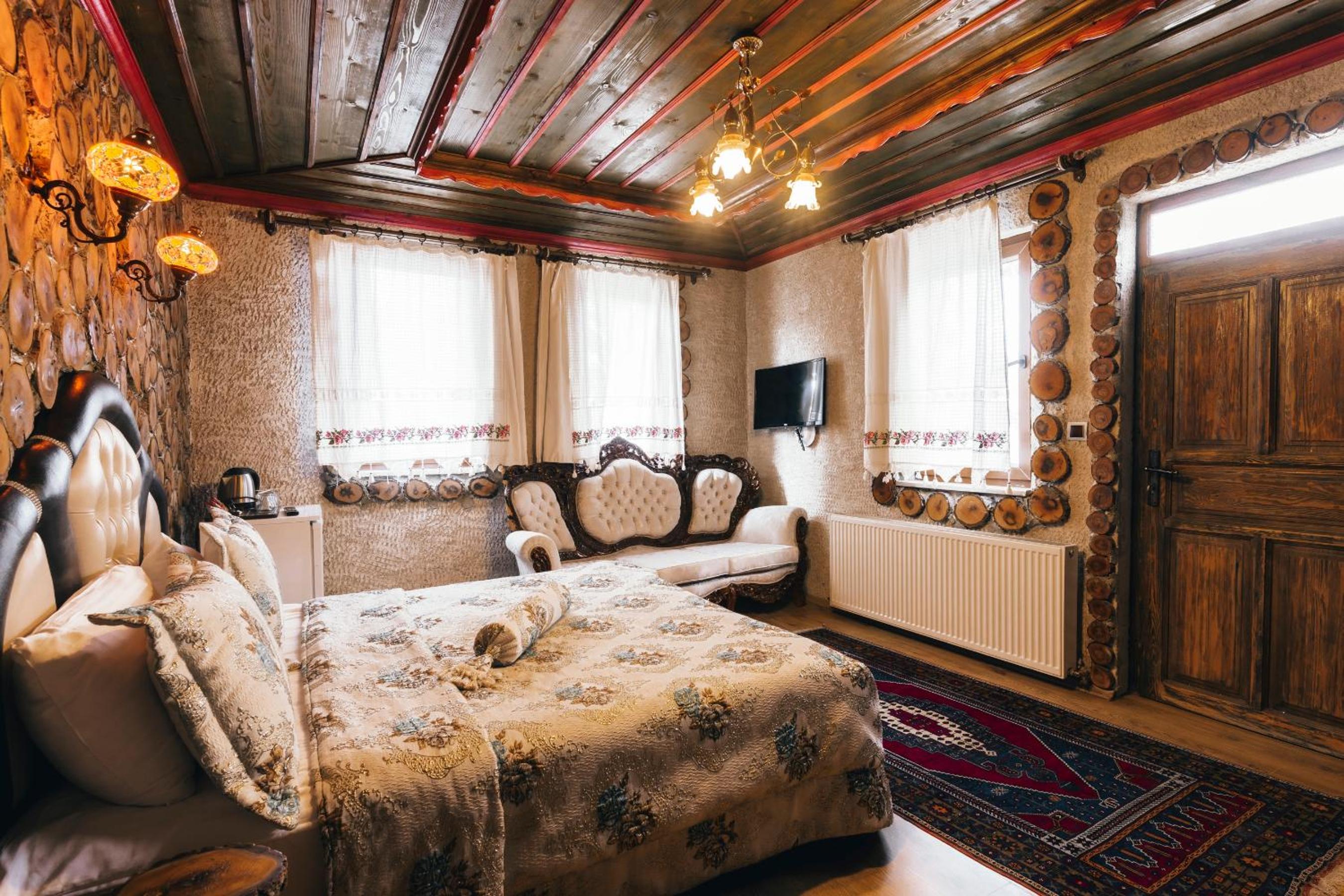 Kayatas Cave Suites - Image 31