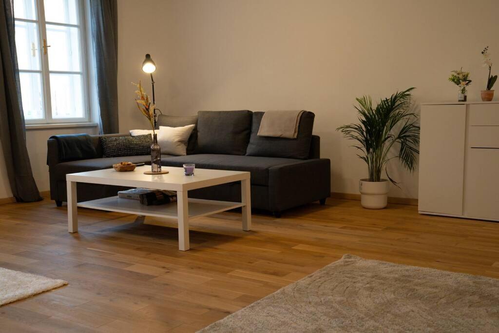 Stunning Central 4BR Penthouse - AC, Netflix & Stift View