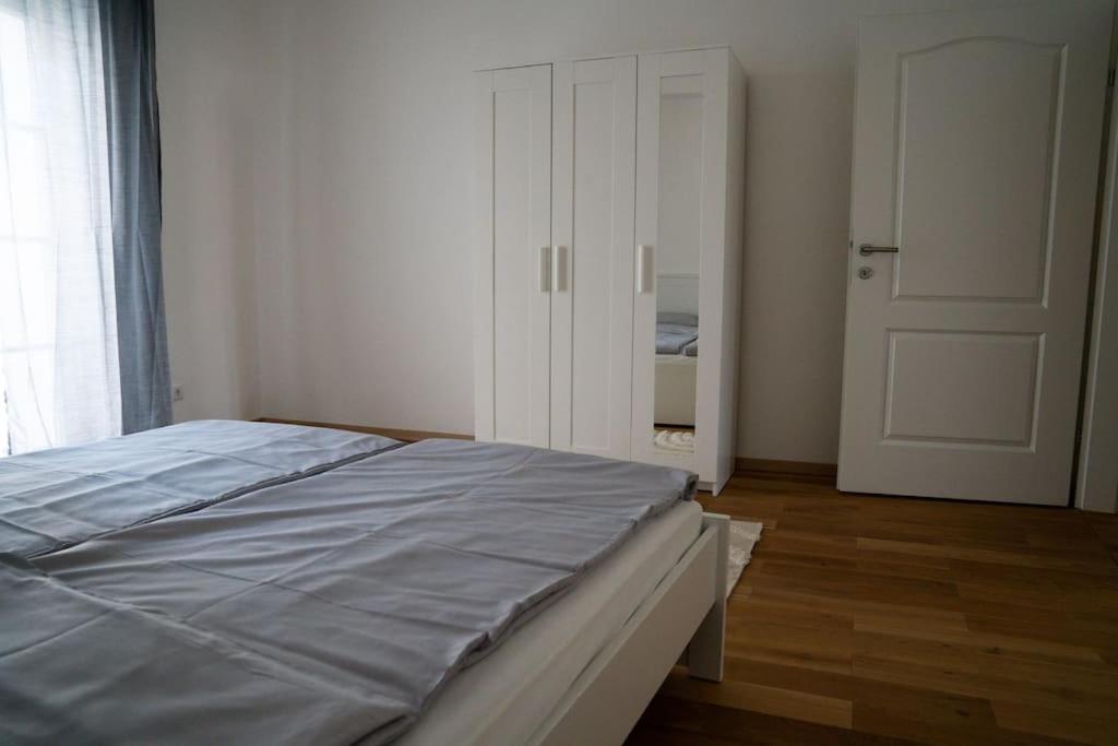 Stunning Central 4BR Penthouse - AC, Netflix & Stift View