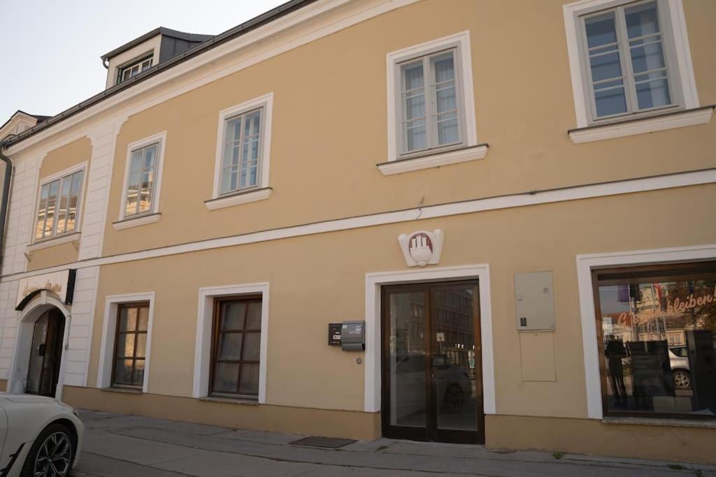 Stunning Central 4BR Penthouse - AC, Netflix & Stift View