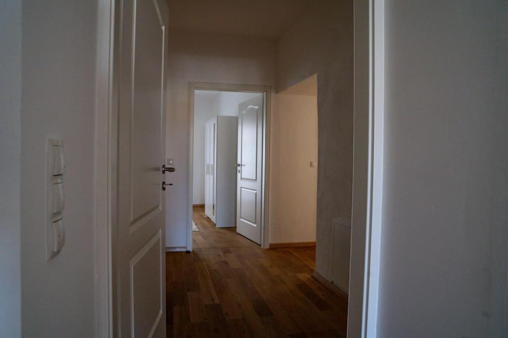 Stunning Central 4BR Penthouse - AC, Netflix & Stift View