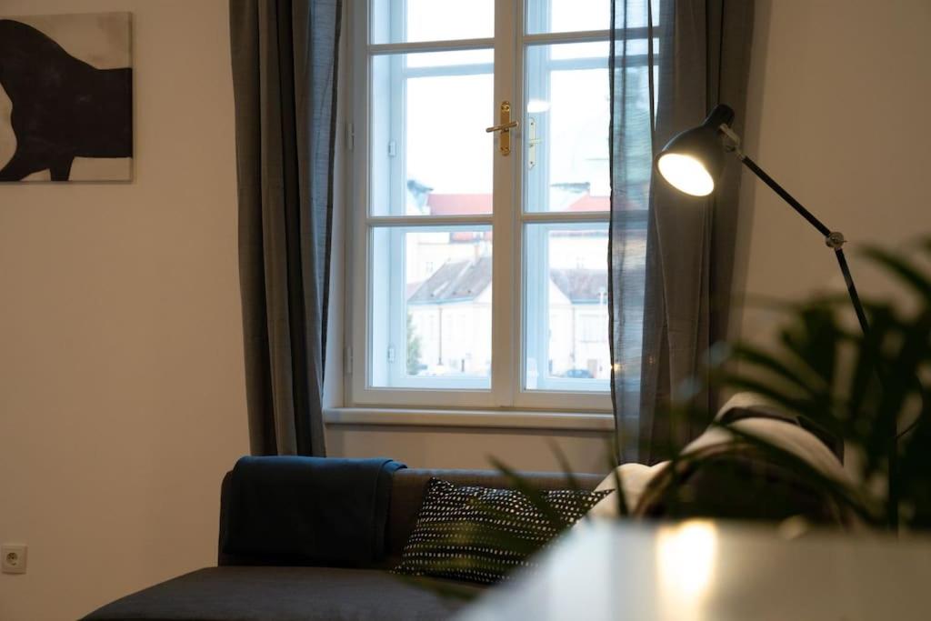 Stunning Central 4BR Penthouse - AC, Netflix & Stift View