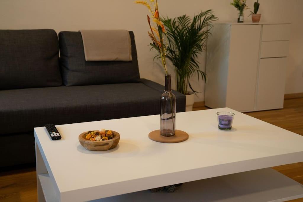 Stunning Central 4BR Penthouse - AC, Netflix & Stift View