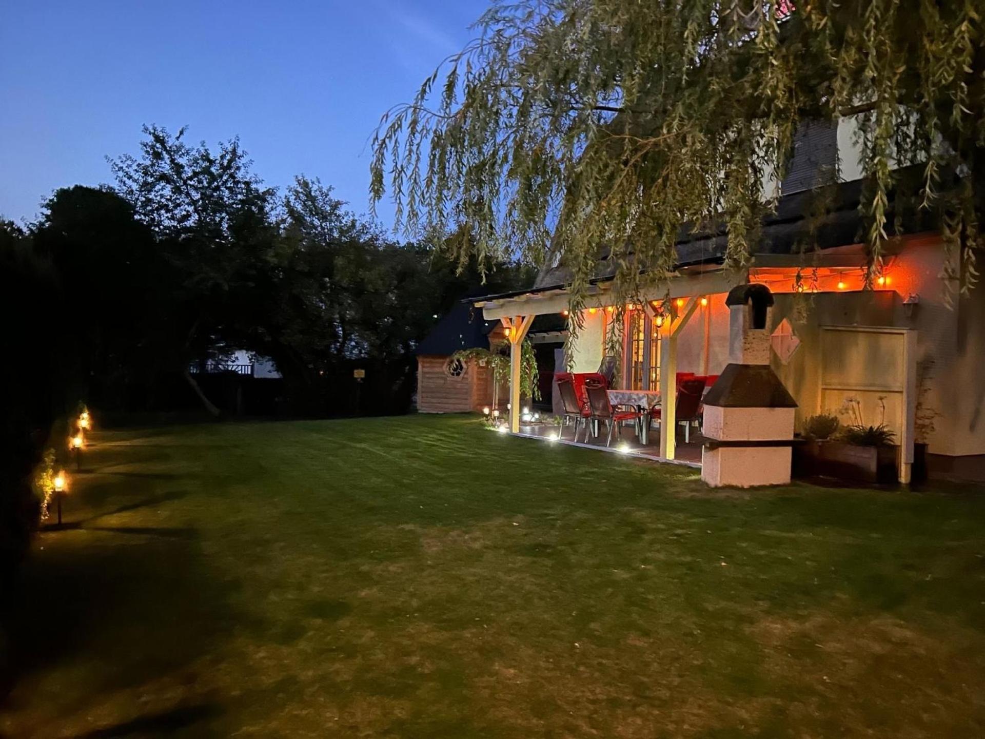 Reetdachhaus, Sauna Kota, Whirlpool u überdachter Terrasse in Groß Schwansee