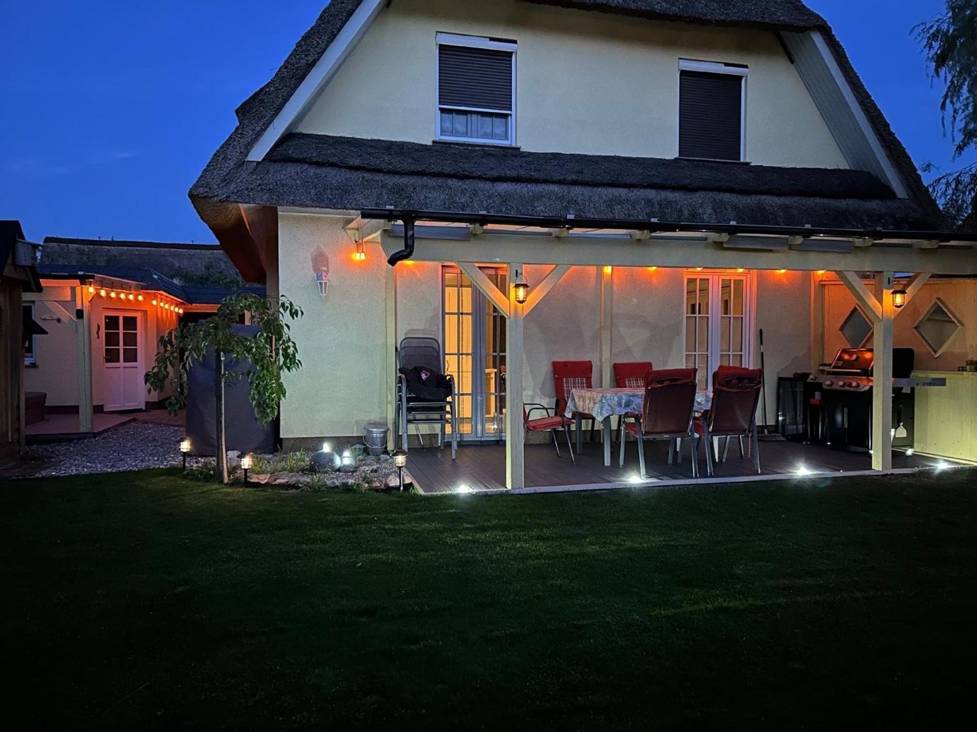 Reetdachhaus, Sauna Kota, Whirlpool u überdachter Terrasse in Groß Schwansee