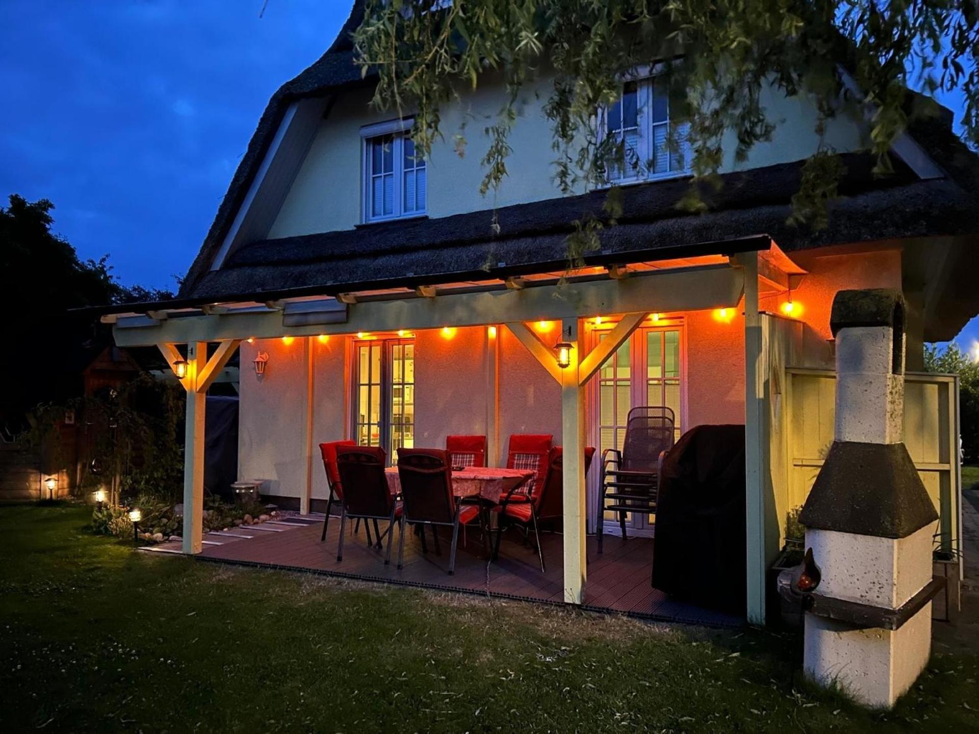 Reetdachhaus, Sauna Kota, Whirlpool u überdachter Terrasse in Groß Schwansee