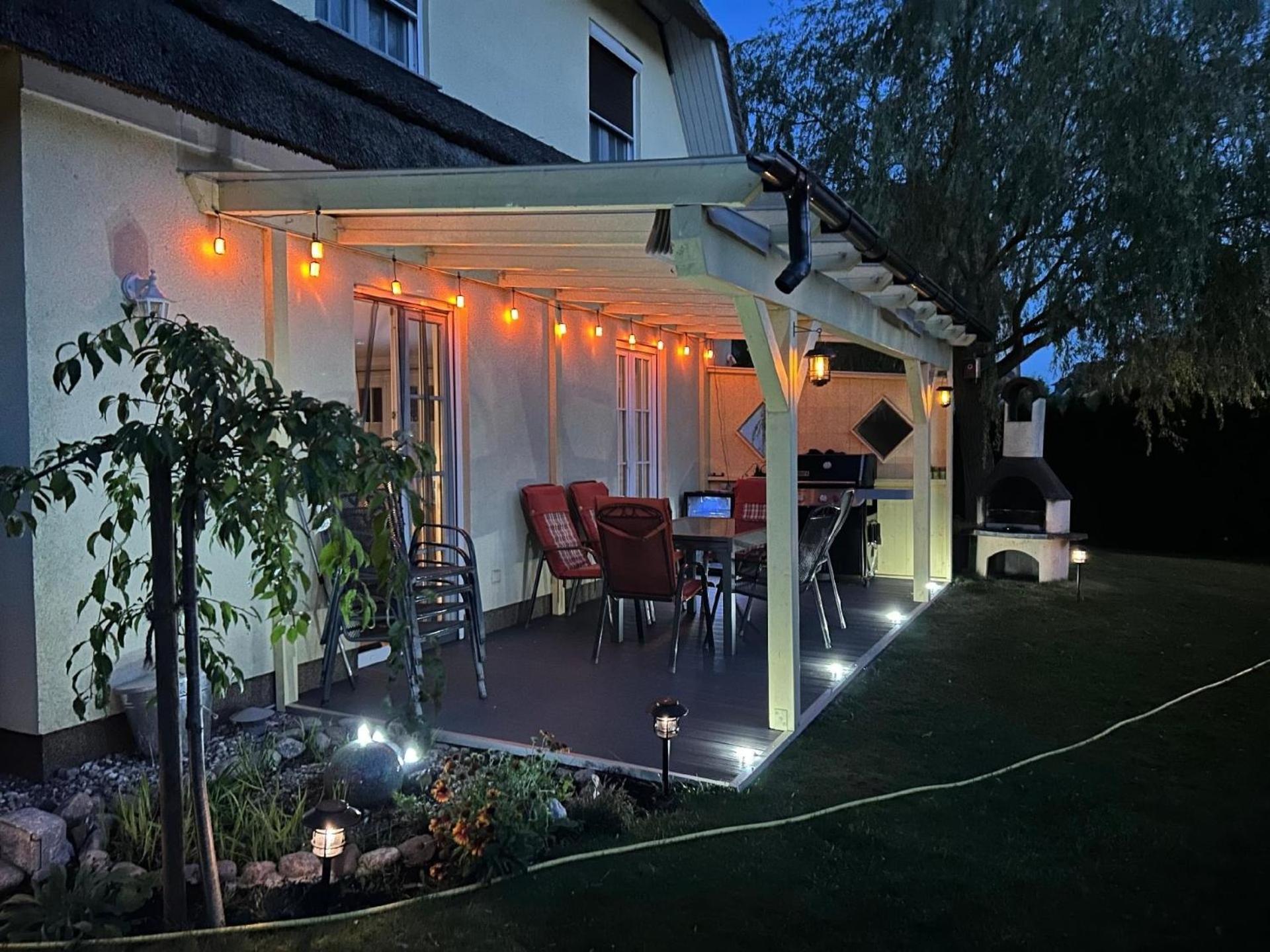 Reetdachhaus, Sauna Kota, Whirlpool u überdachter Terrasse in Groß Schwansee