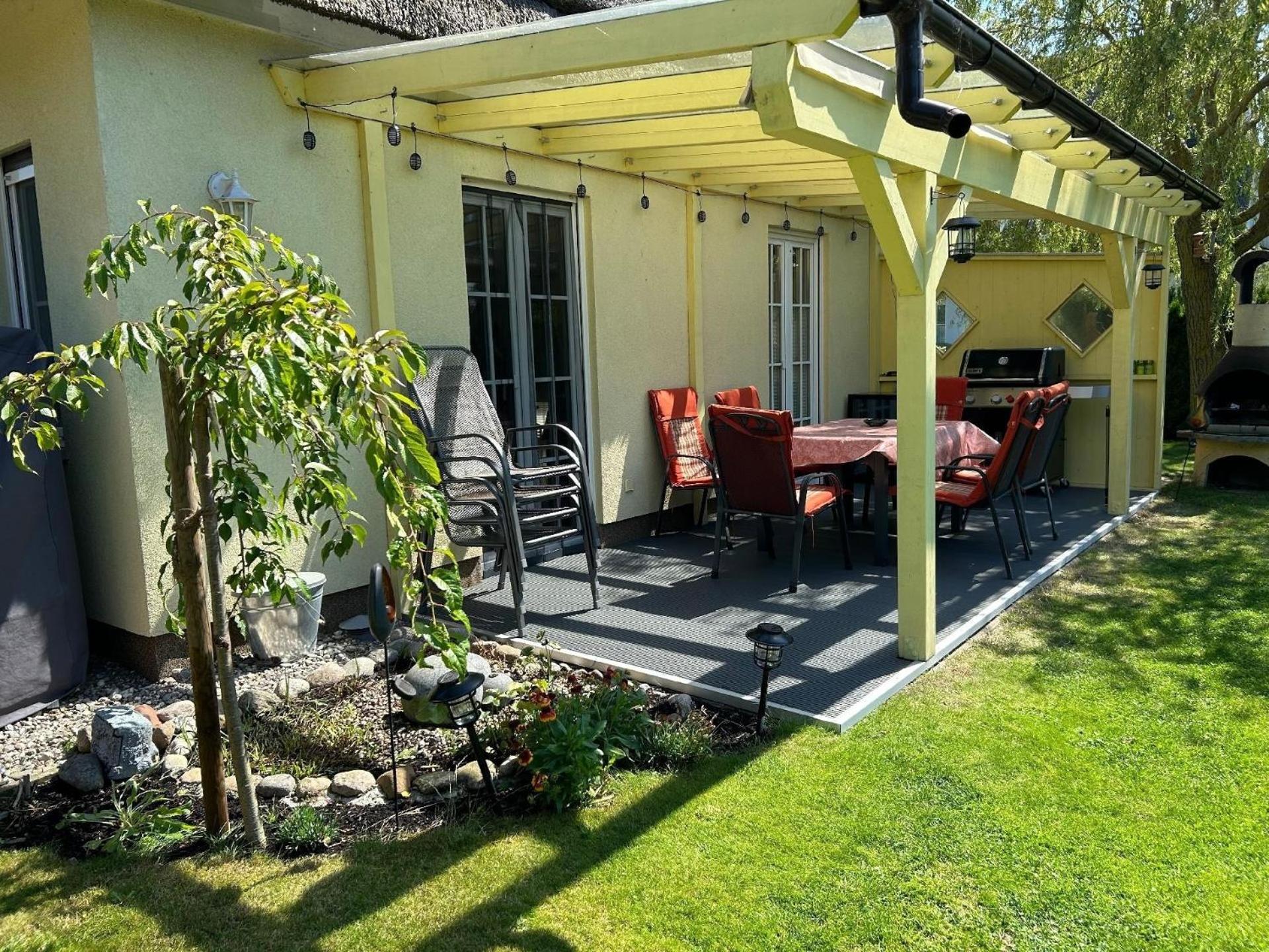 Reetdachhaus, Sauna Kota, Whirlpool u überdachter Terrasse in Groß Schwansee
