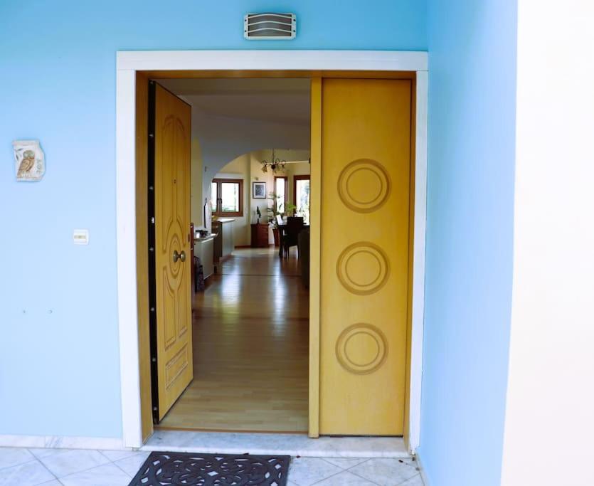 Hotel Luxury villa with stunning seaviews and pool - Image 1