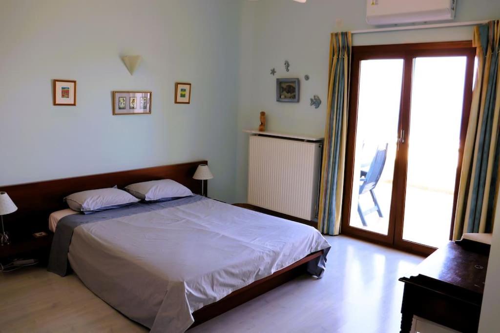 Luxury villa with stunning seaviews and pool view 3
