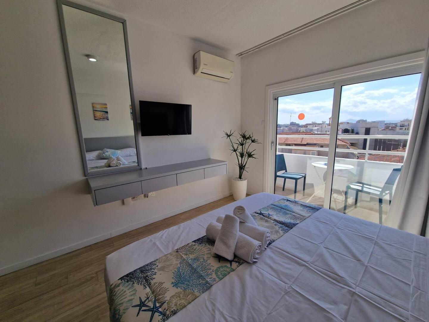 Kitieos Central Apts 100m from Finikoudes Beach