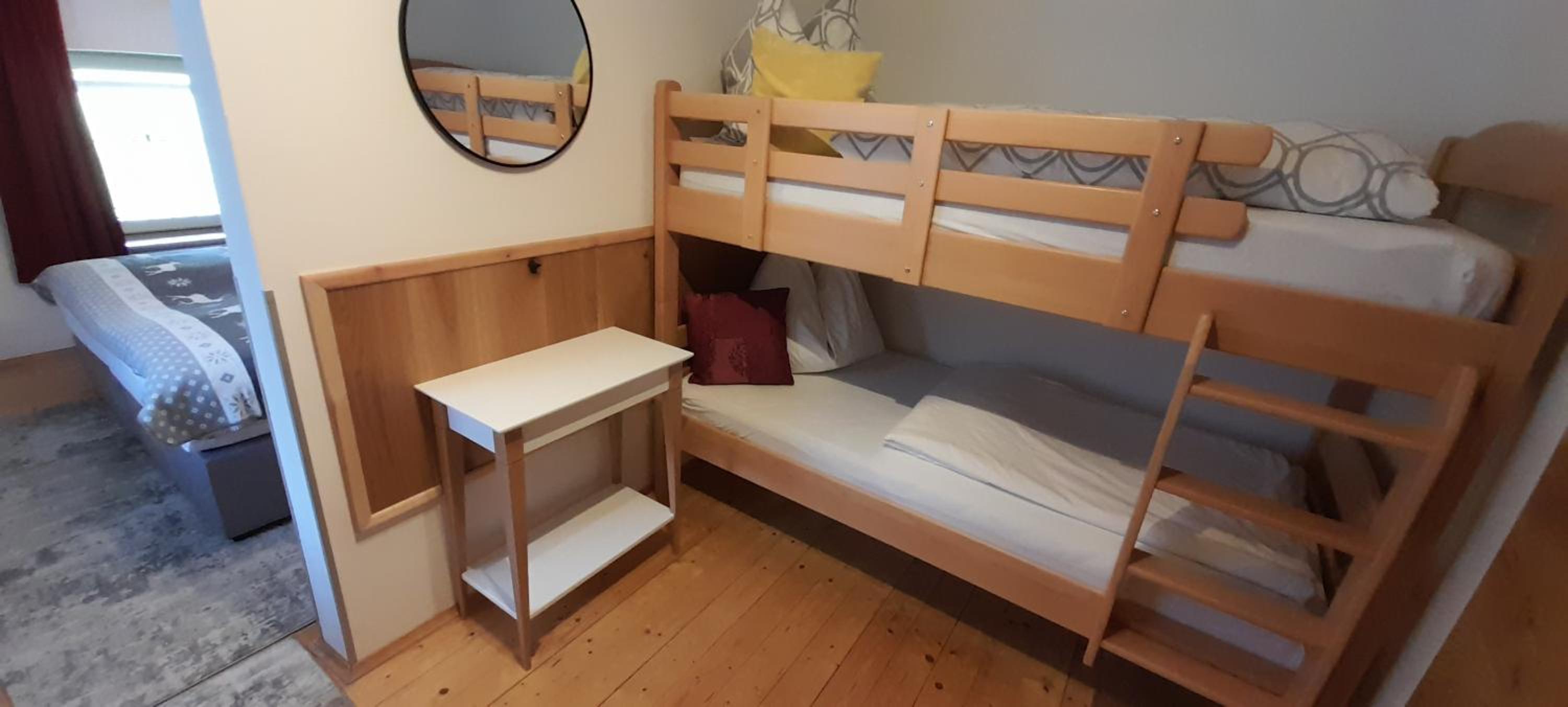 Ferienwohnung am Krausberghof mit Balkon und Parkplatz, Aufenthaltsraum mit Spielmöglichkeiten, Erholung- inmitten der Natur, 6 Fahrminuten zur Alpentherme