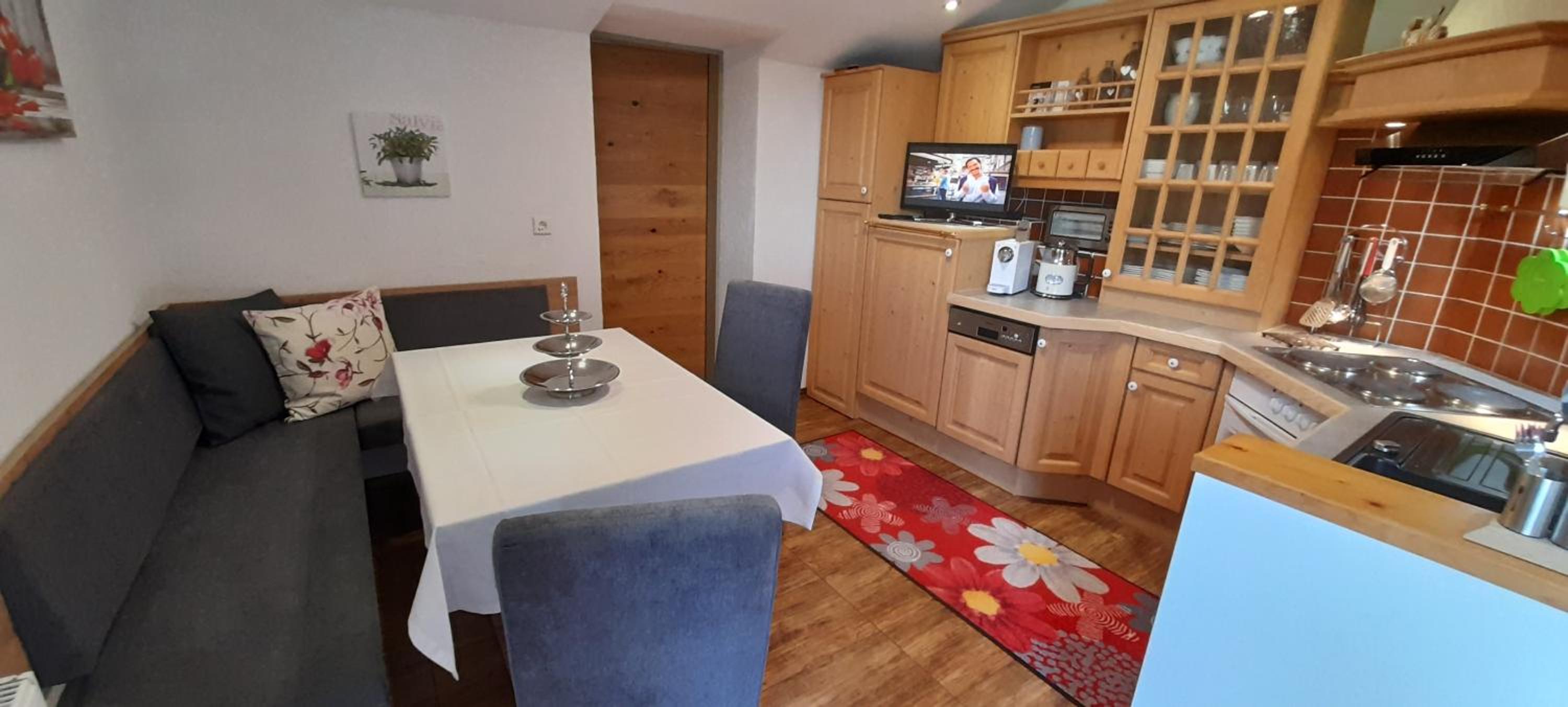 Ferienwohnung am Krausberghof mit Balkon und Parkplatz, Aufenthaltsraum mit Spielmöglichkeiten, Erholung- inmitten der Natur, 6 Fahrminuten zur Alpentherme