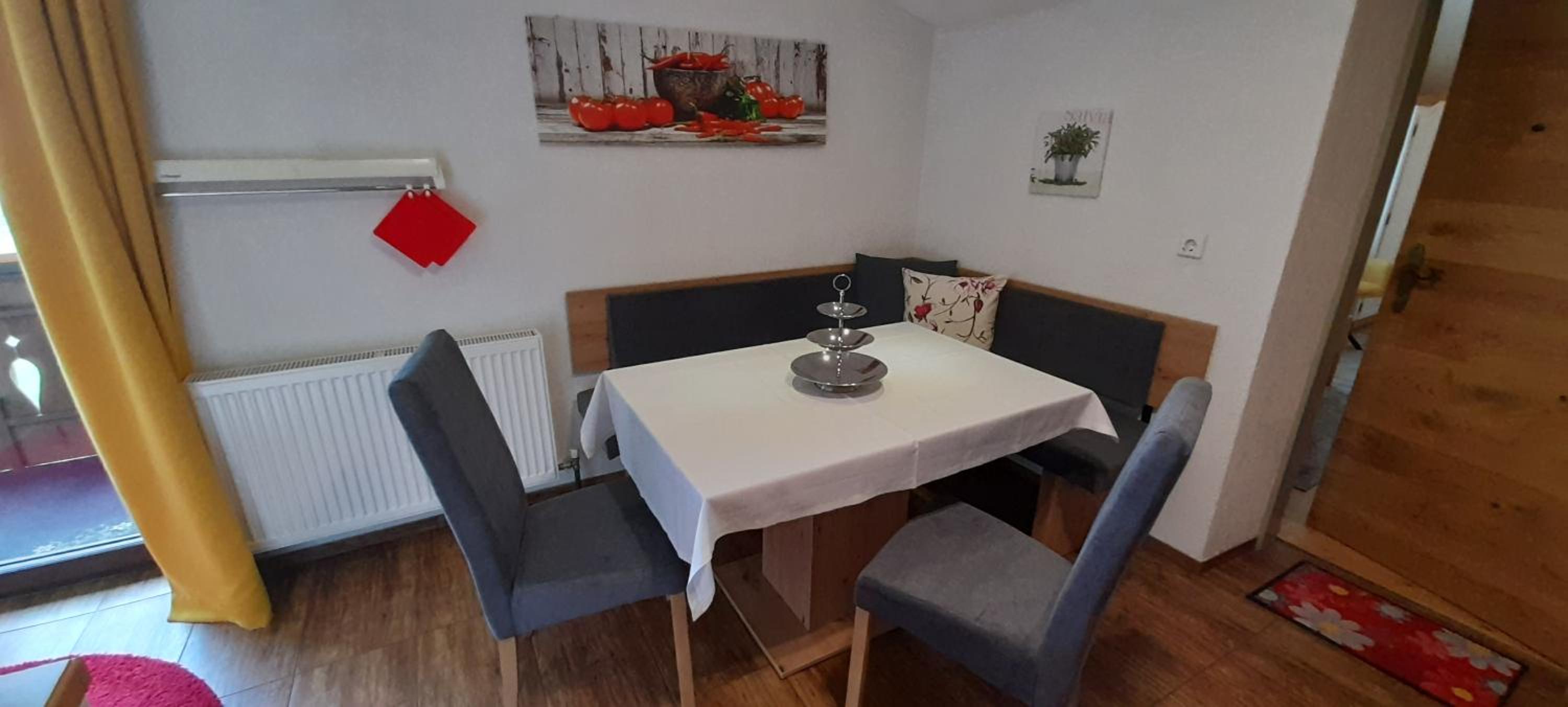 Ferienwohnung am Krausberghof mit Balkon und Parkplatz, Aufenthaltsraum mit Spielmöglichkeiten, Erholung- inmitten der Natur, 6 Fahrminuten zur Alpentherme