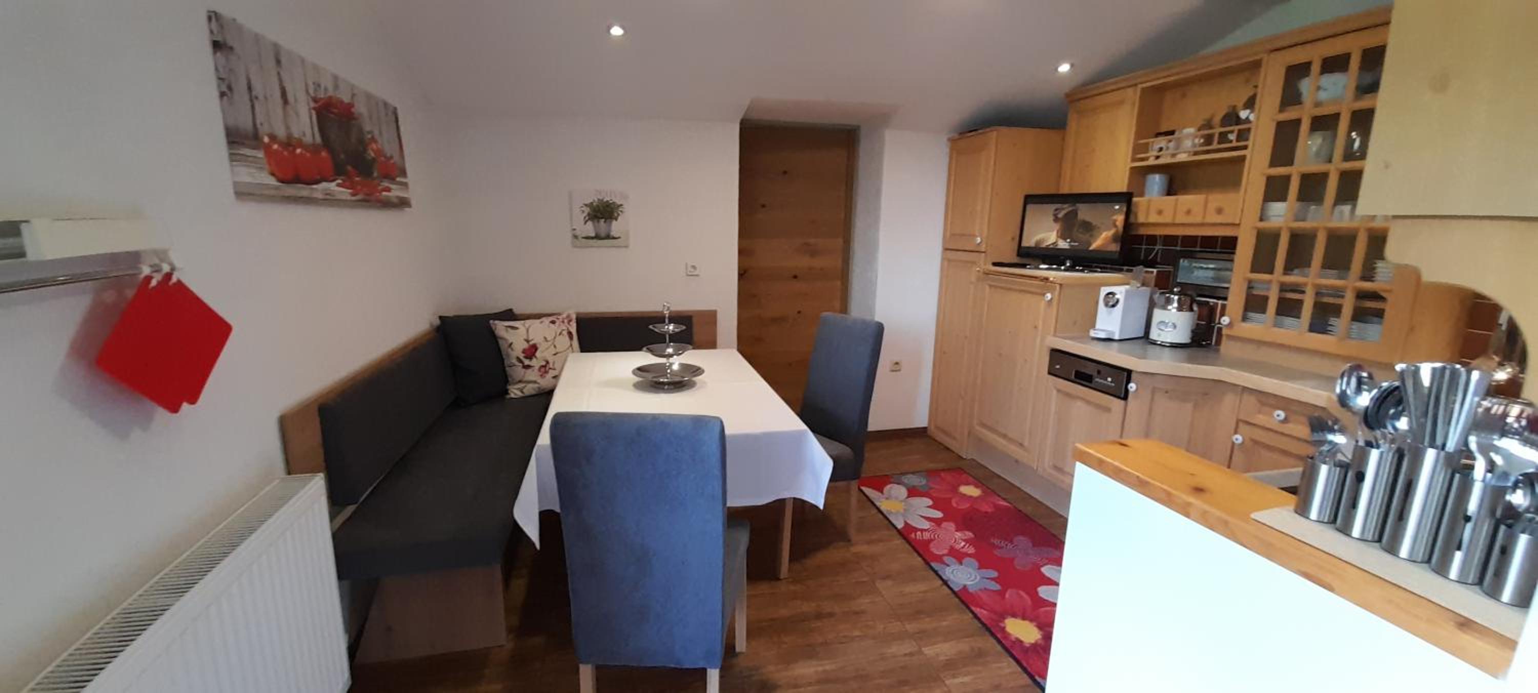 Ferienwohnung am Krausberghof mit Balkon und Parkplatz, Aufenthaltsraum mit Spielmöglichkeiten, Erholung- inmitten der Natur, 6 Fahrminuten zur Alpentherme