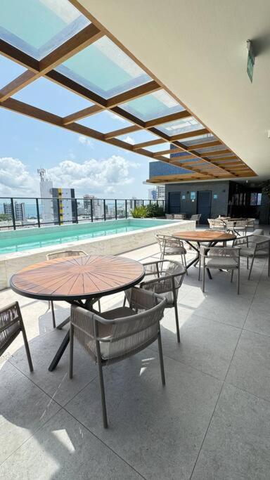Apto com piscina, perto da praia e do Farol da Barra