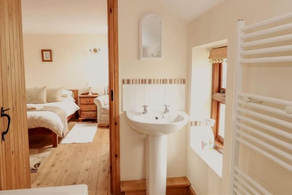 Clares Cosy Cottage