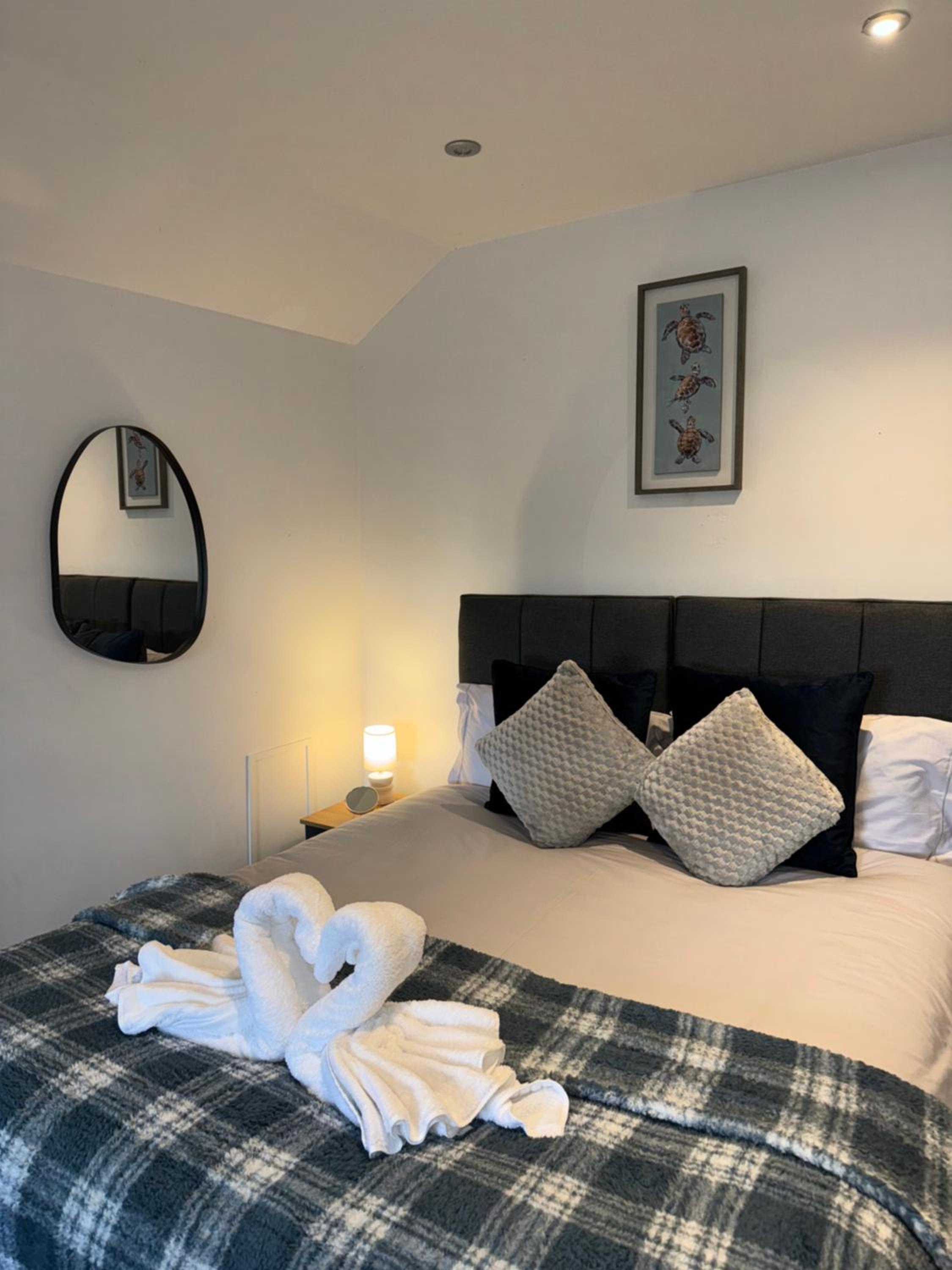 Cosy countryside stay- Waters Upton, Telford view 5