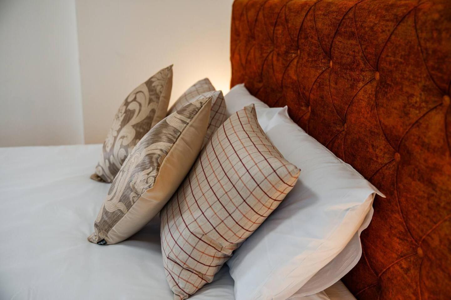 2-Bedroom Flat - Sunny Balcony