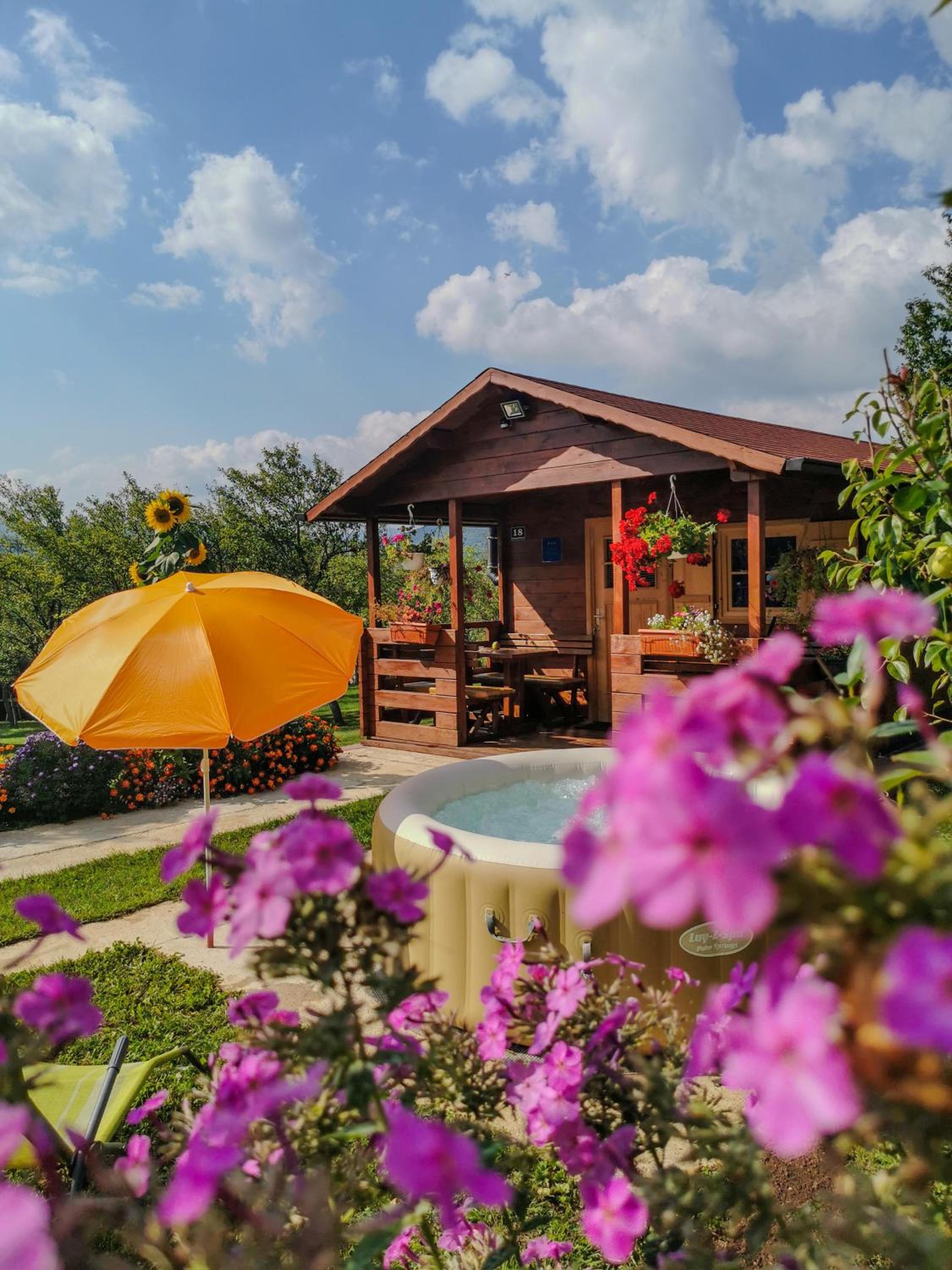 Cottage La Sierra with JACUZZI view 3