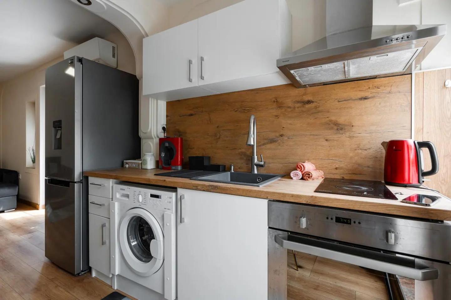2-Bedroom Flat - Sunny Balcony