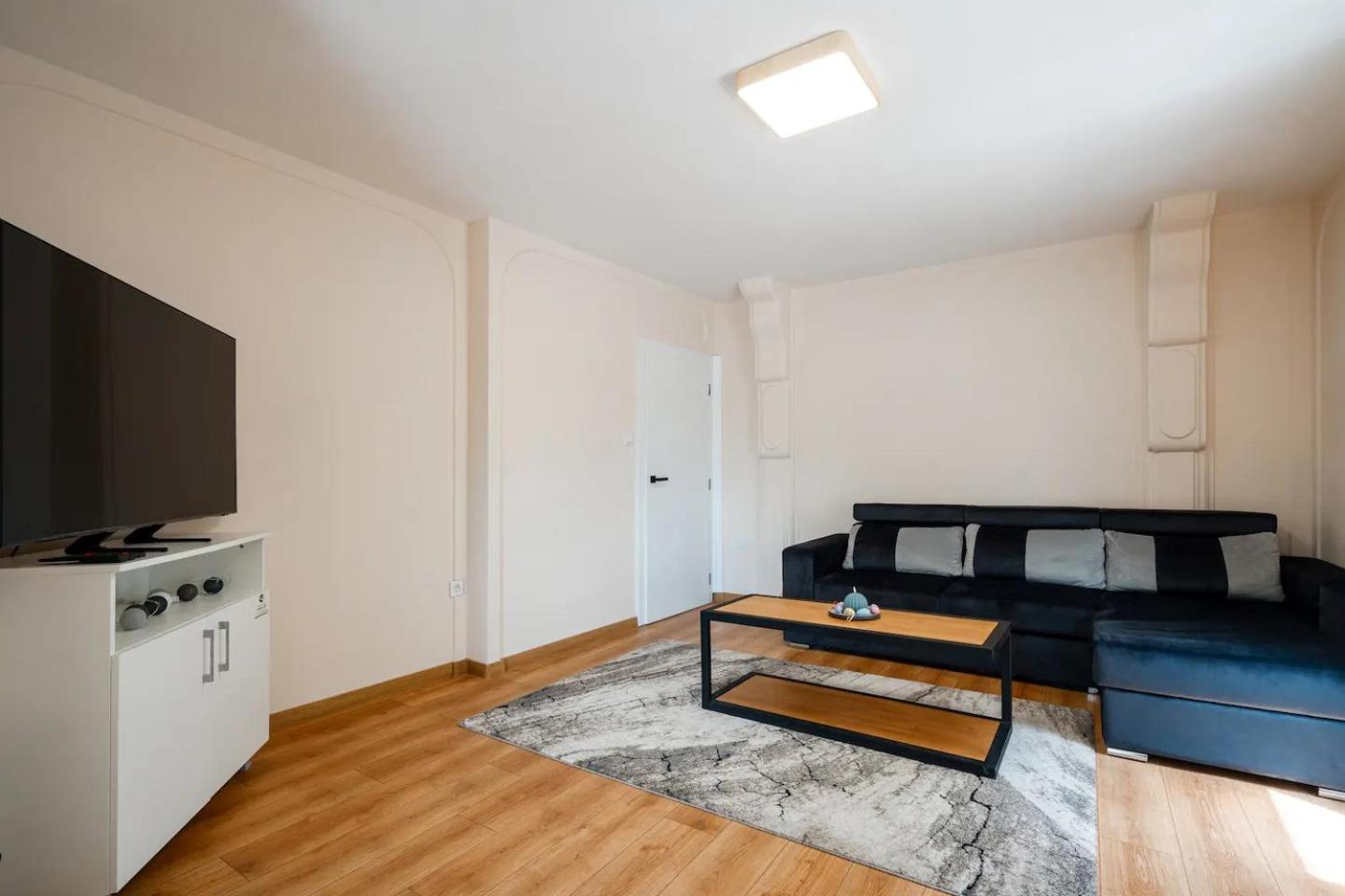 2-Bedroom Flat - Sunny Balcony