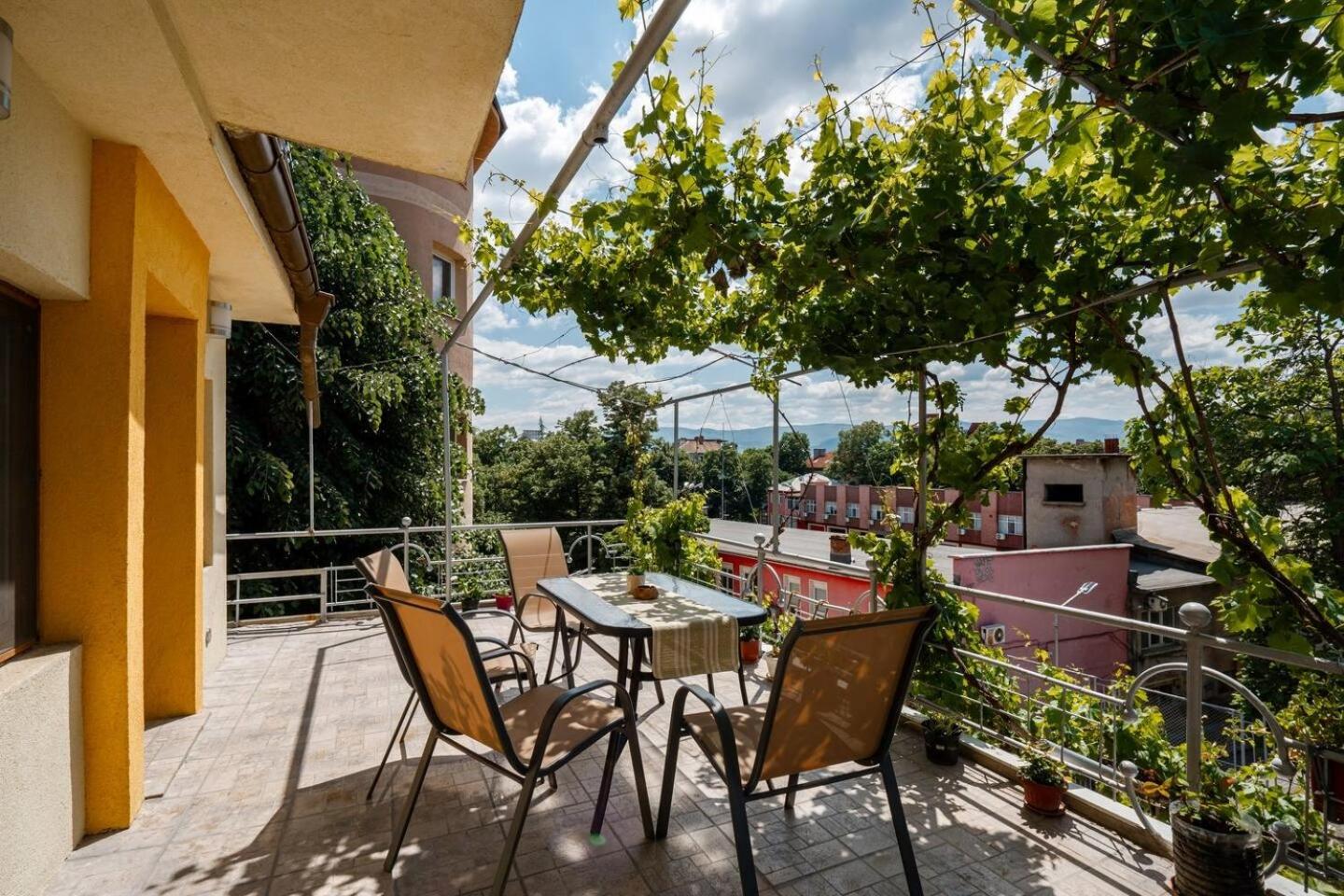 2-Bedroom Flat - Sunny Balcony