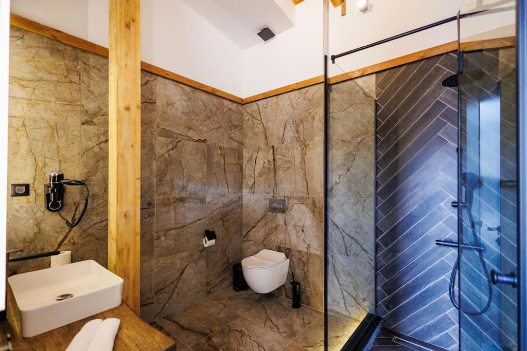 Prestigious Luxury Villa with private pool in the heart of Pirin