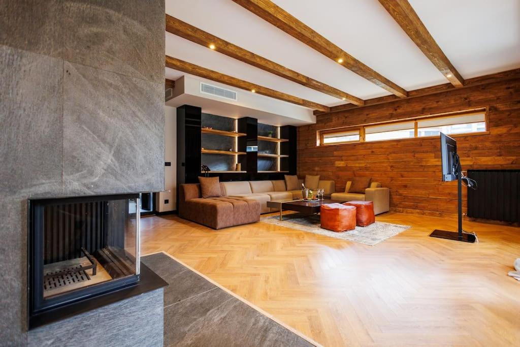 Prestigious Luxury Villa with private pool in the heart of Pirin