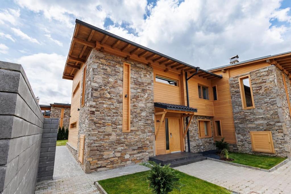 Prestigious Luxury Villa with private pool in the heart of Pirin