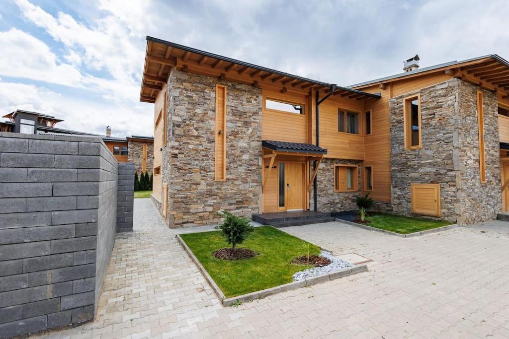 Prestigious Luxury Villa with private pool in the heart of Pirin
