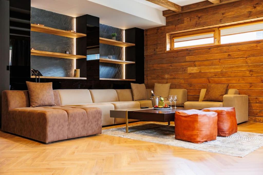 Prestigious Luxury Villa with private pool in the heart of Pirin