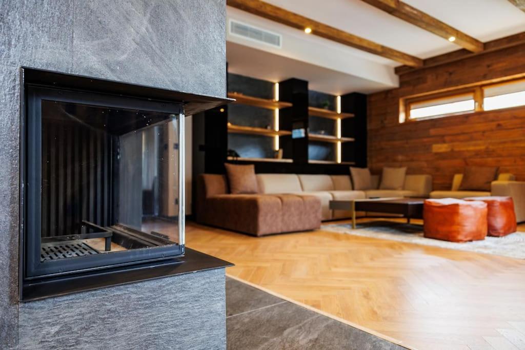 Prestigious Luxury Villa with private pool in the heart of Pirin