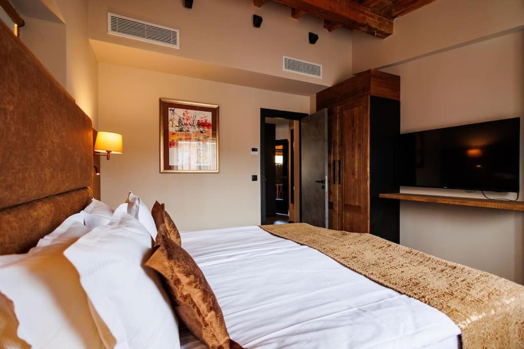 Prestigious Luxury Villa with private pool in the heart of Pirin