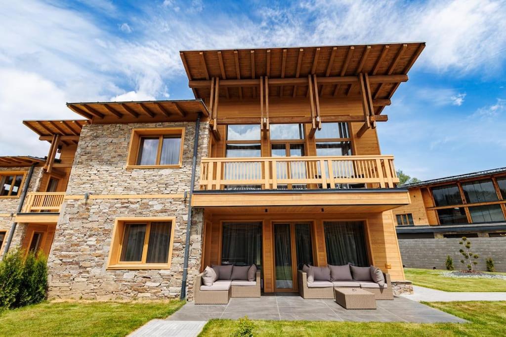 Prestigious Luxury Villa with private pool in the heart of Pirin