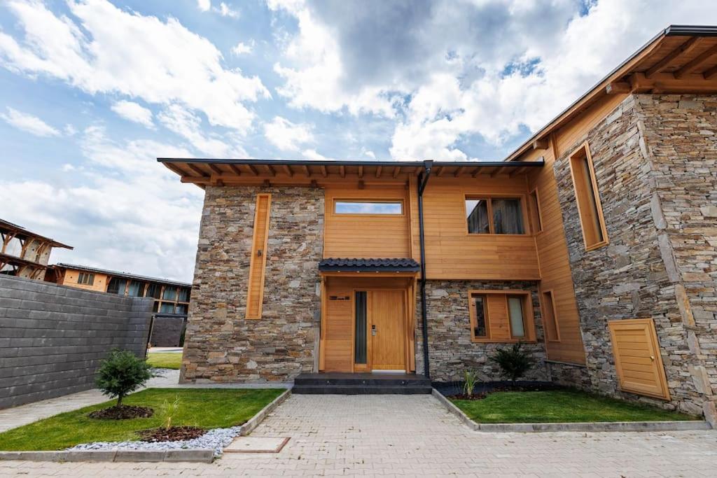 Prestigious Luxury Villa with private pool in the heart of Pirin
