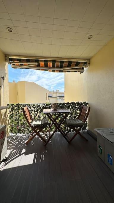 1 bedroom with a Pool - 5 Min Carcavelos Beach Surf - Lisbon Train 15 min