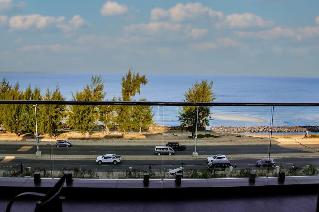 Beachfront Luxury Exquisite Retreat above Mall