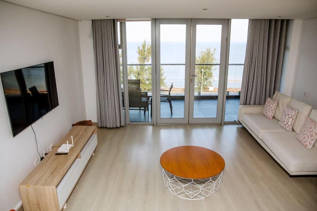Beachfront Luxury Exquisite Retreat above Mall