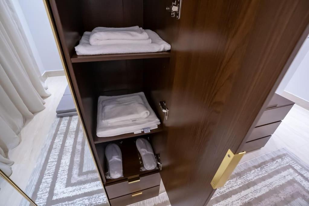 Elegant 3BR Apartment near Boulevard NZL113