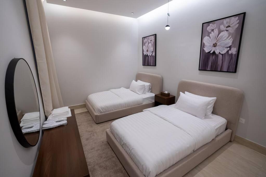 Elegant 3BR Apartment near Boulevard NZL113